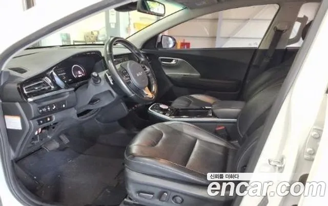 Kia Niro — Фото автомобиля 4
