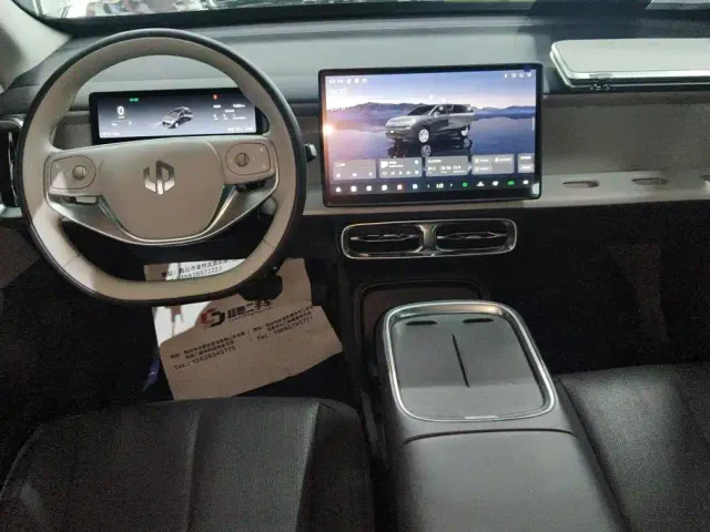 Leapmotor B10 — Фото автомобиля 12