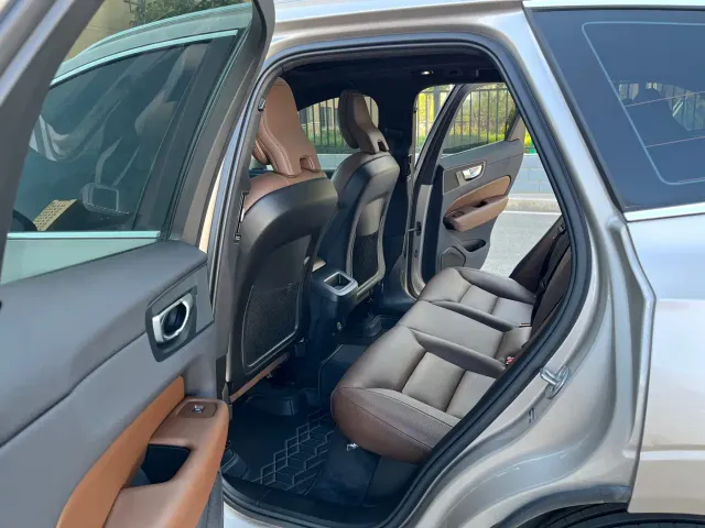 Volvo XC60 — Фото автомобиля 6