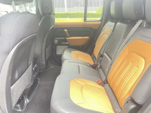 Land Rover Defender — Фото автомобиля 18