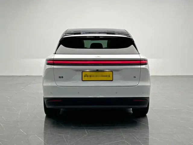 Li Auto i6 — Фото автомобиля 5