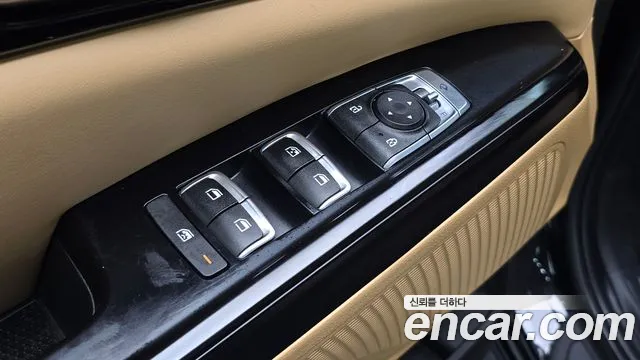 Kia Canival — Фото автомобиля 8