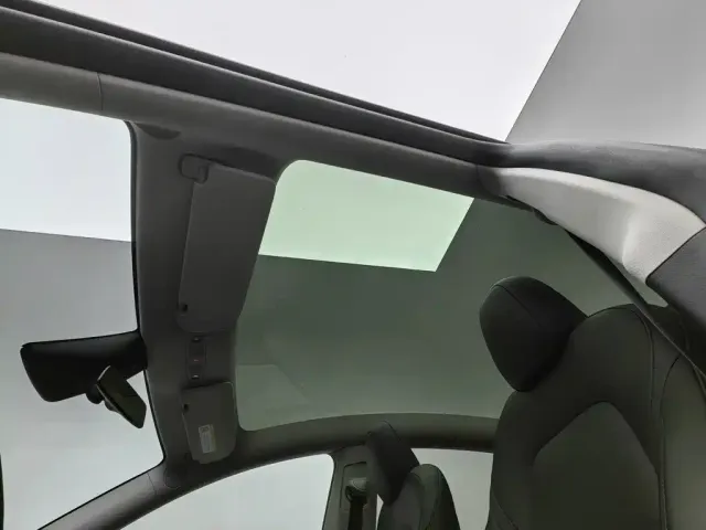 Tesla Model Y — Фото автомобиля 14