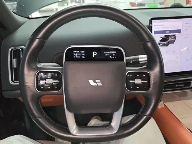 Li Auto L8 — Фото автомобиля 10