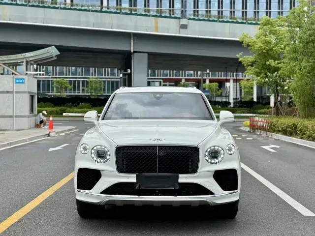 Фотография автомобиля — Bentley Bentayga