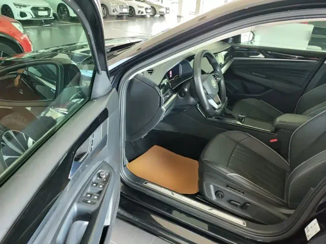 Volkswagen Passat — Фото автомобиля 15