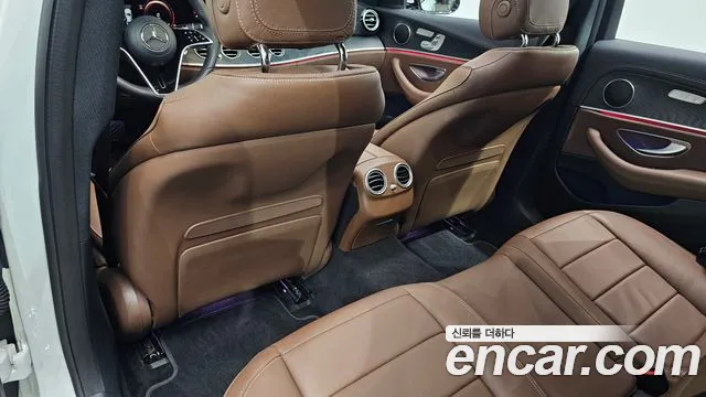 Mercedes-Benz E-Class — Фото автомобиля 24