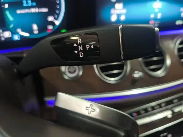 Mercedes-Benz E-Class — Фото автомобиля 10