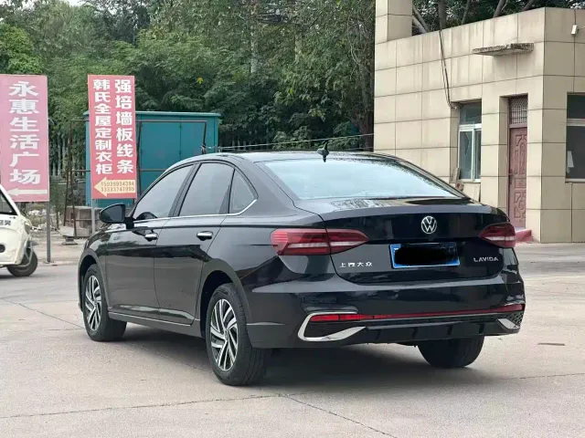 Volkswagen Lavida — Фото автомобиля 9