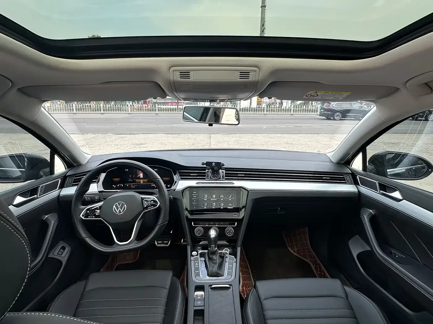 Volkswagen Magotan 2023 Model 2 Million Units Commemorative Edition 280TSI DSG Leading Version — Фото автомобиля 15
