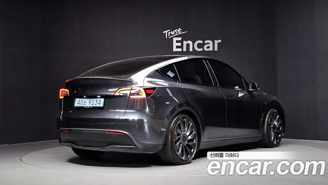 Tesla Model Y — Фото автомобиля 2