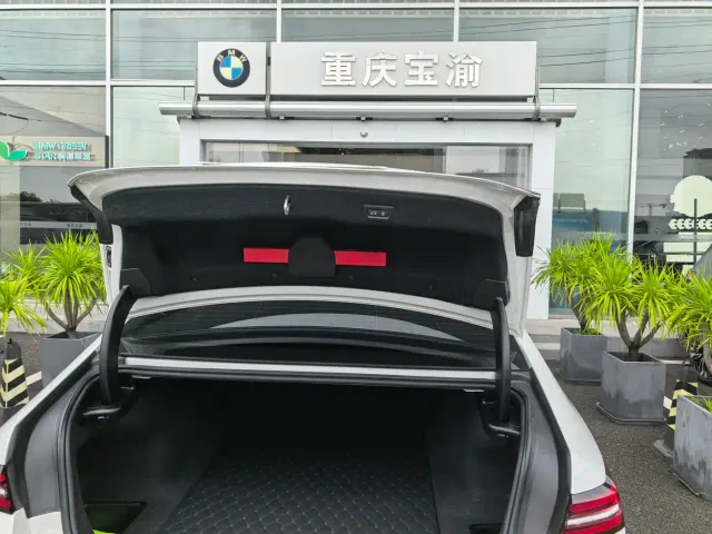 BMW BMW i5 2024 eDrive 35L Premium Model M Sport Package — Фото автомобиля 18