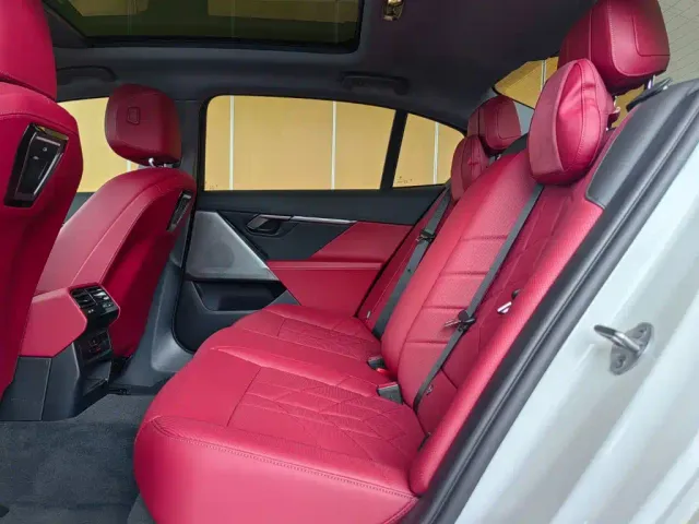BMW i5 — Фото автомобиля 13
