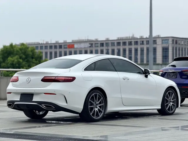 Mercedes-Benz E-Class — Фото автомобиля 7