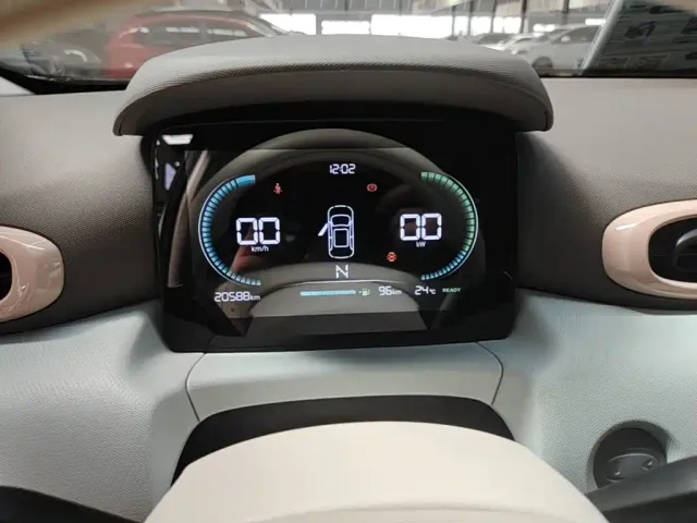 Leapmotor T03 — Фото автомобиля 11