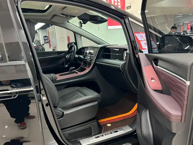 GAC Trumpchi M8 — Фото автомобиля 9