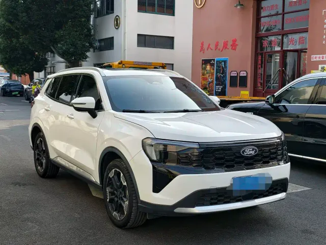 Ford Lingrui — Фото автомобиля 3