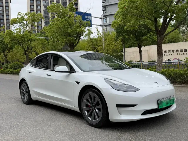Tesla Model 3 — Фото автомобиля 3