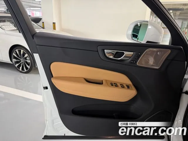 Volvo XC60 Generation 2 — Фото автомобиля 12