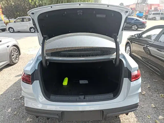 BYD Qin L — Фото автомобиля 18