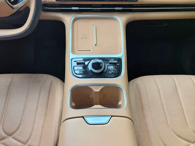 Geely Galaxy Starship 7 EM-i — Фото автомобиля 15