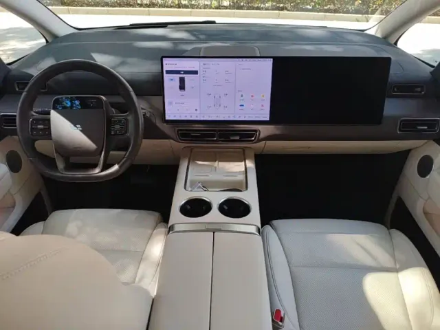 Li Auto MEGA — Фото автомобиля 9