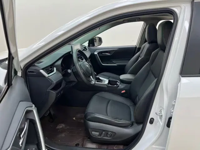 Toyota RAV4 — Фото автомобиля 7