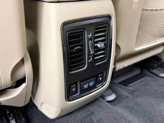Jeep Grand Cherokee — Фото автомобиля 24