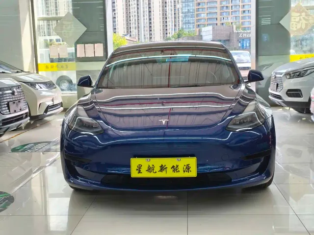 Tesla Model 3 — Фото автомобиля 3