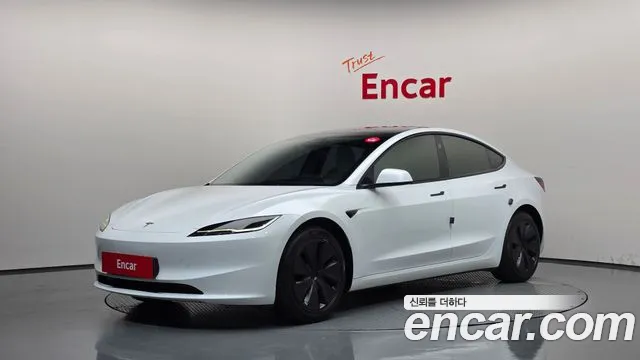 Фотография автомобиля — Tesla Model 3