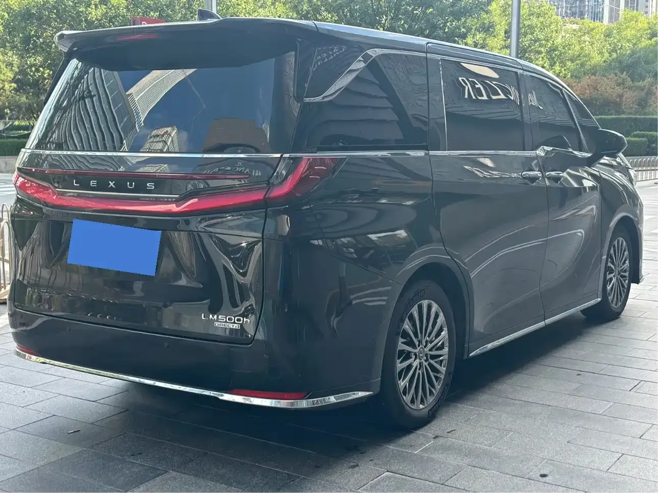 Lexus Lexus LM 2025 Model 500h Six-Seater Prestige Edition — Фото автомобиля 5