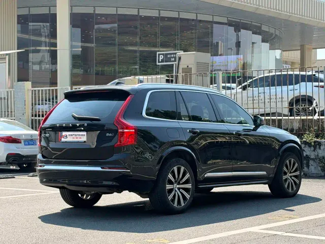 Volvo XC90 — Фото автомобиля 4