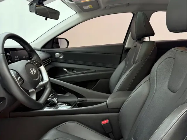 Hyundai Elantra — Фото автомобиля 11