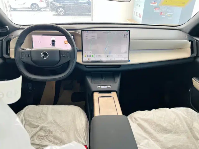 Volvo XC70 Plug-in Hybrid — Фото автомобиля 13