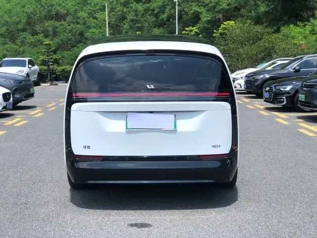 Li Auto MEGA — Фото автомобиля 6