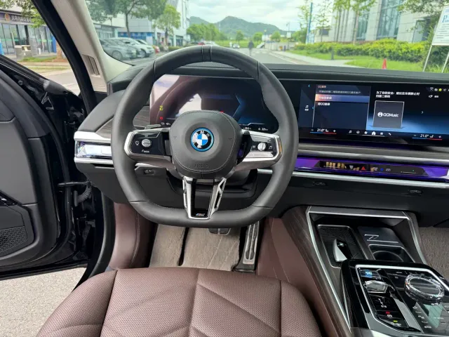 BMW i7 — Фото автомобиля 19