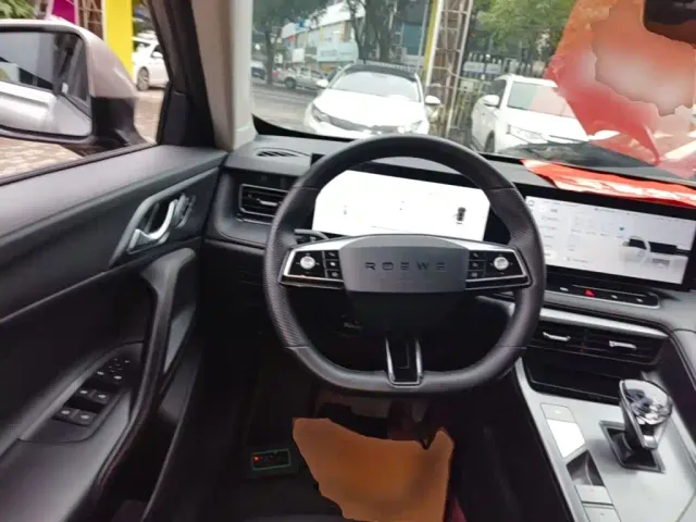 Roewe RX5 — Фото автомобиля 10