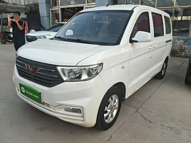 Фотография автомобиля — Wuling Hongguang V