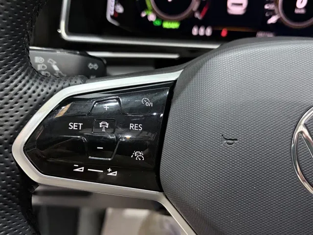 Volkswagen Tiguan L PHEV — Фото автомобиля 16