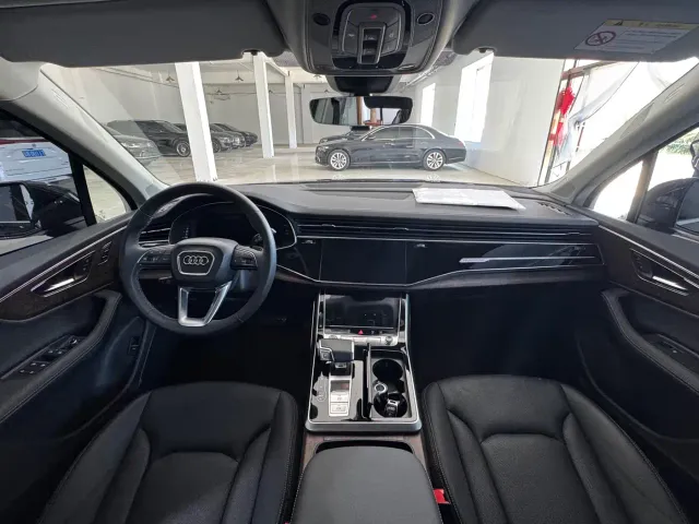 Audi Q7 — Фото автомобиля 9