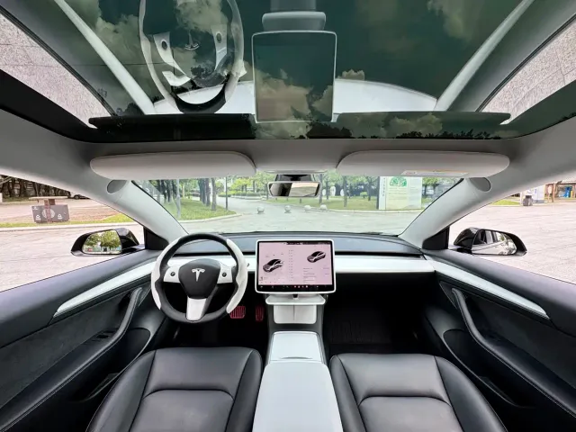Tesla Model 3 — Фото автомобиля 8