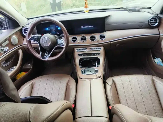 Mercedes-Benz E-Class — Фото автомобиля 12