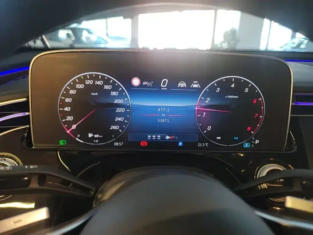 Mercedes-Benz E-Class — Фото автомобиля 11