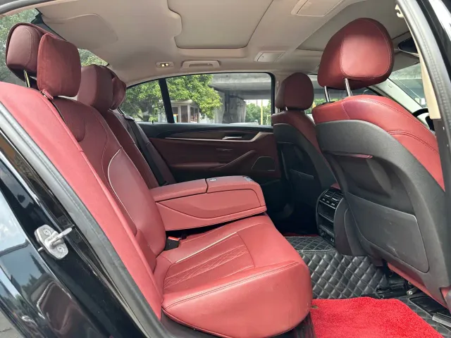 BMW 5 Series — Фото автомобиля 11