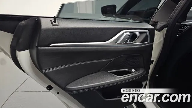 BMW i4 — Фото автомобиля 14