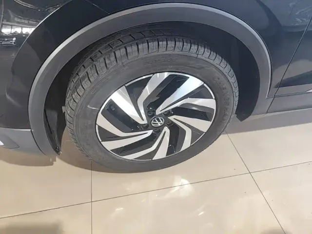 Volkswagen Tiguan L — Фото автомобиля 22