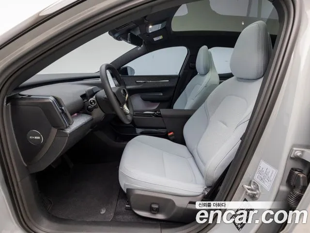 Volvo EX30 — Фото автомобиля 11