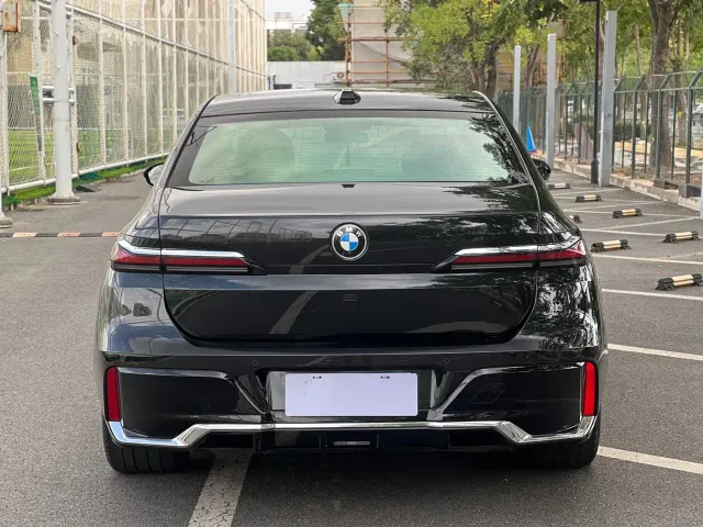 BMW 7 Series — Фото автомобиля 5