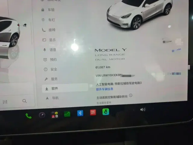 Tesla Model Y — Фото автомобиля 11
