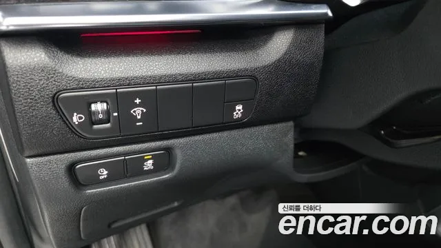 Kia Niro — Фото автомобиля 28